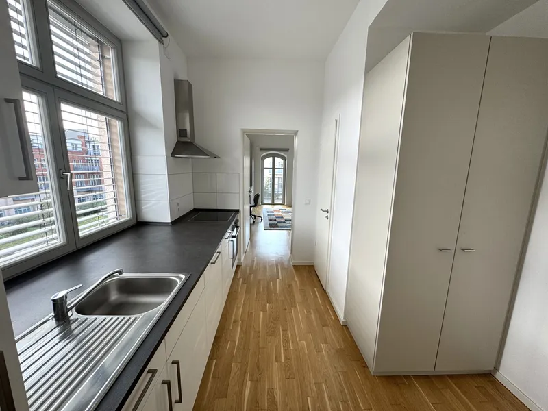 Ein Ort zum Ankommen - möbliertes Apartment mit riesiger EBK und Sonnenbalkon — photo 1